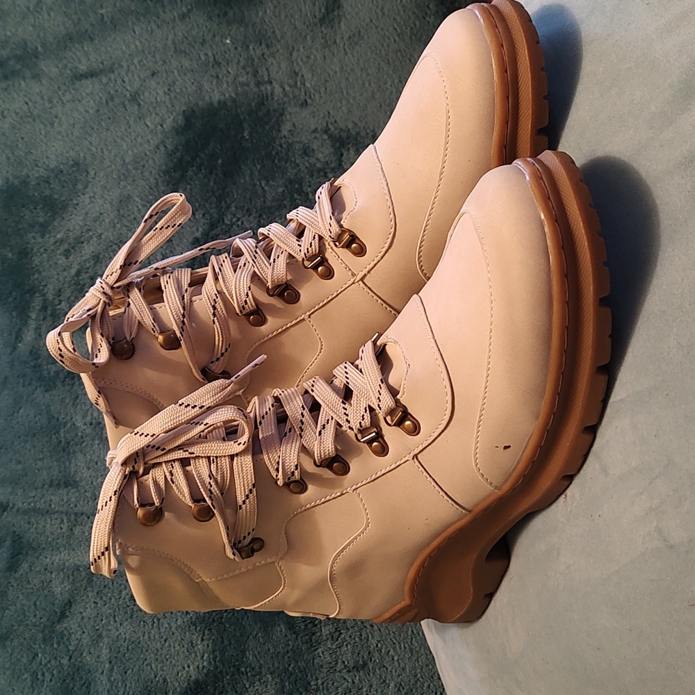 New-without-tags Nautica boots